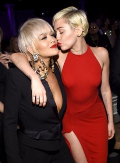 Rita-Ora-Miley-Cyrus